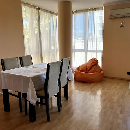 Lovely Spacious 3br Just Outside Of Centre Apartamento
