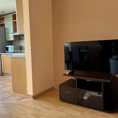 Lovely Spacious 3br Just Outside Of Centre * София