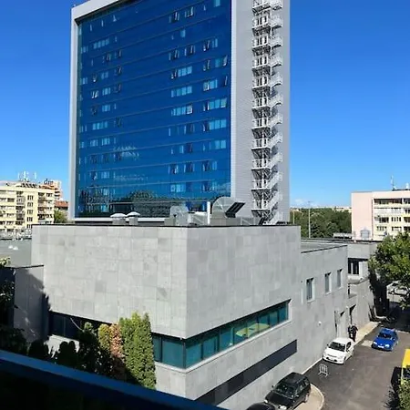 Lovely Spacious 3br Just Outside Of Centre * София