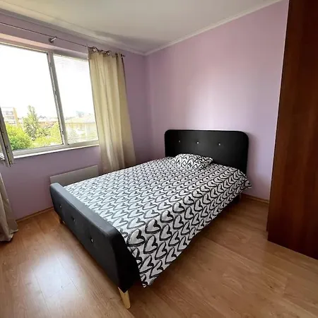 Апартамент Lovely Spacious 3br Just Outside Of Centre *