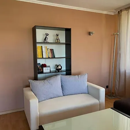 Lovely Spacious 3br Just Outside Of Centre * София