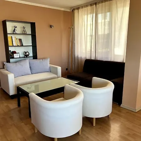 Апартамент Lovely Spacious 3br Just Outside Of Centre
