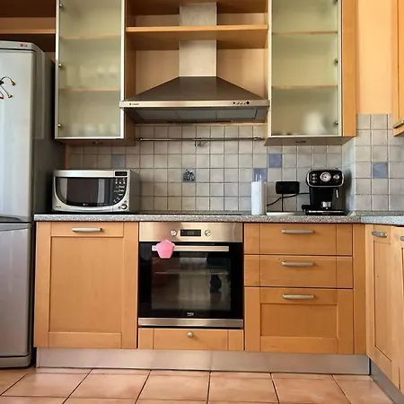 Apartment Lovely Spacious 3br Just Outside Of Centre